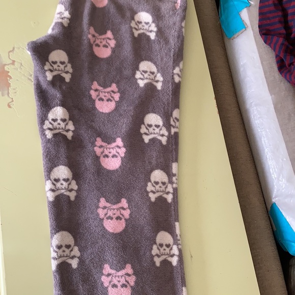Skull pjs - Picture 2 of 2